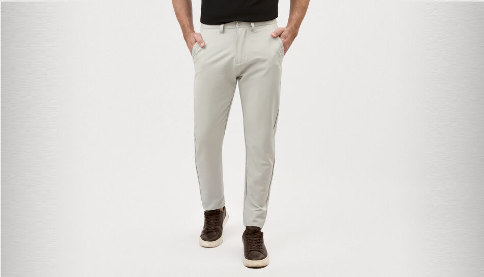 Homem vestindo Camisa Tecnológica Polo Ultra Masculina Branca da Consolatio