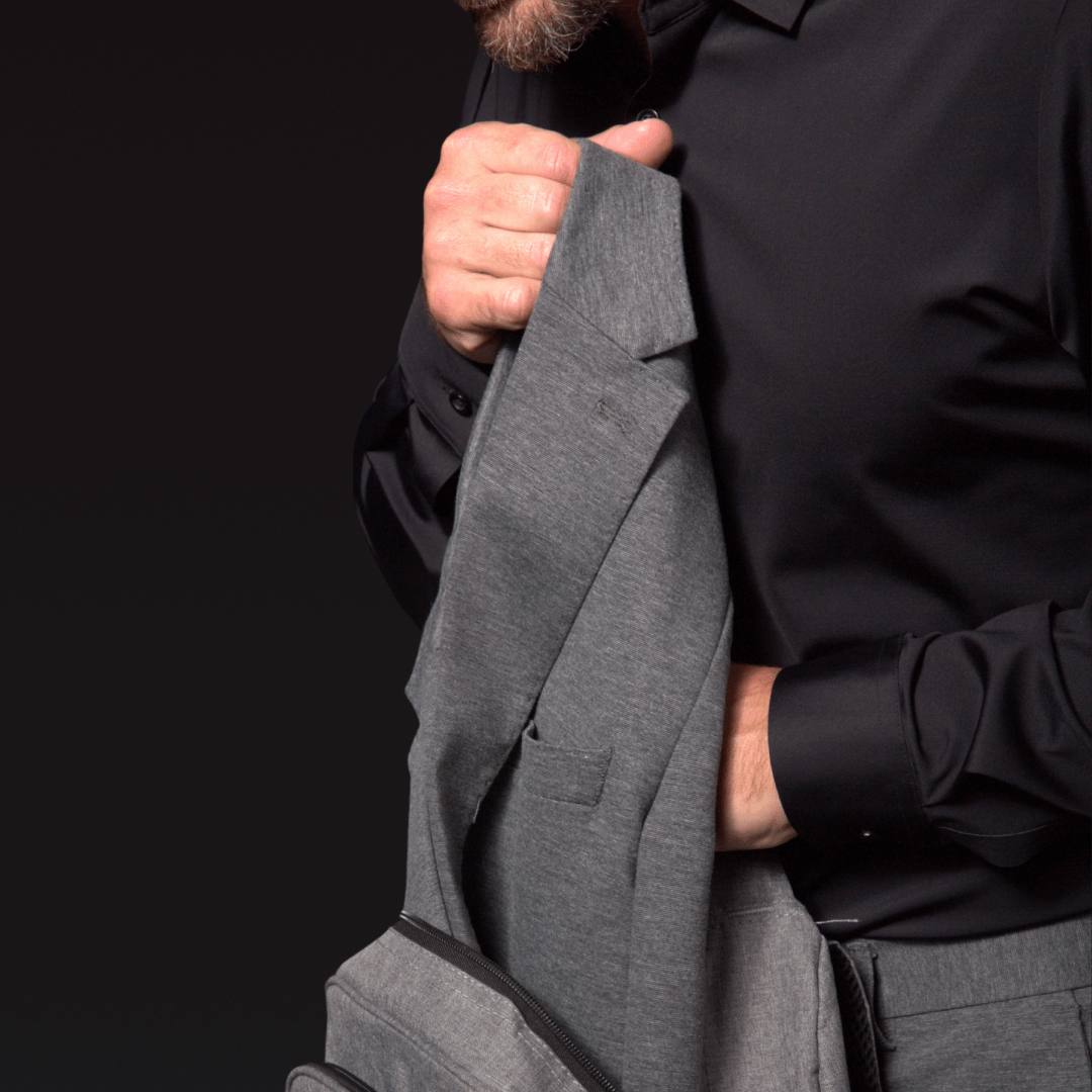 Homem vestindo Camisa Tecnológica Polo Ultra Masculina Azul Marinho da Consolatio