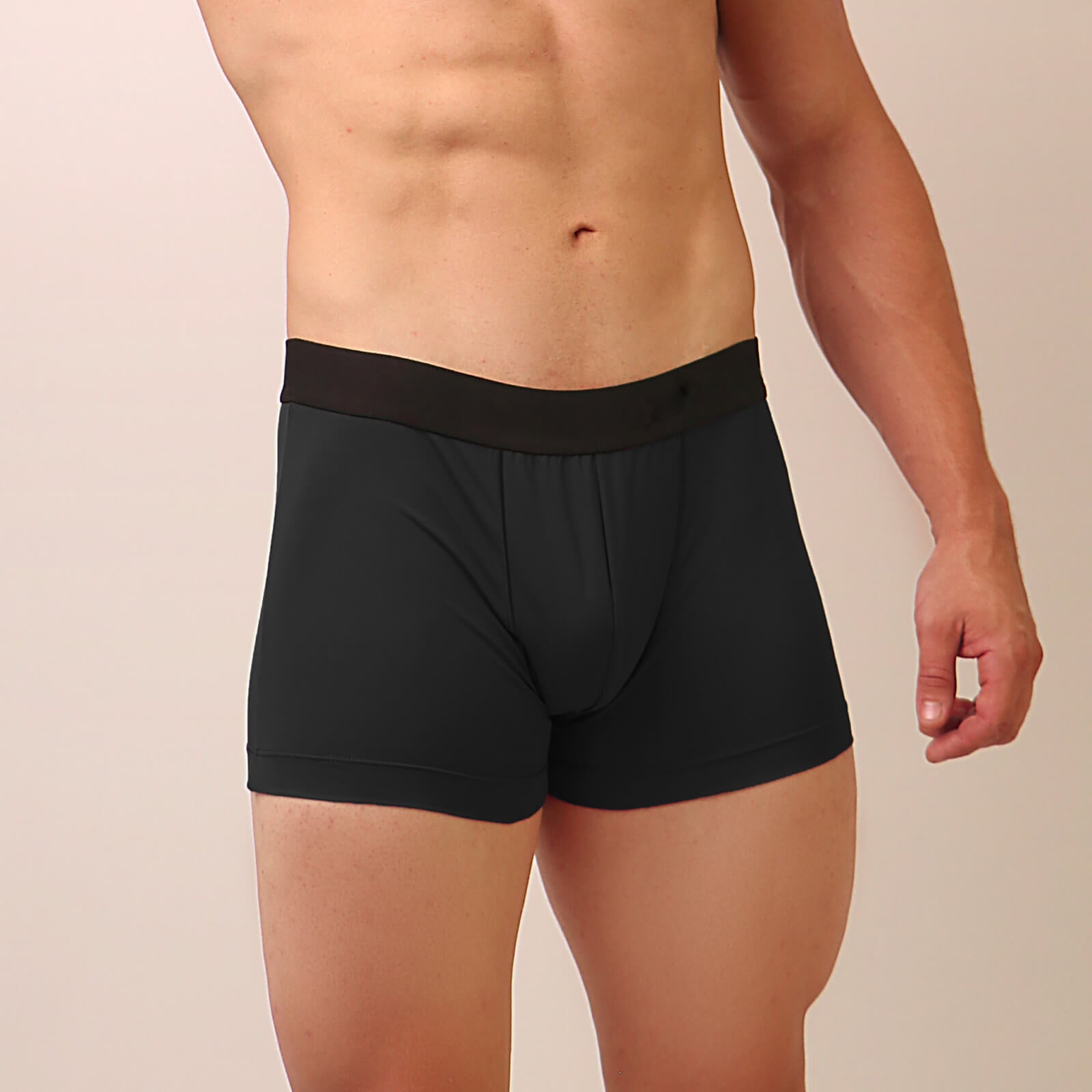 Homem vestindo Camisa Tecnológica Polo Ultra Masculina Branca da Consolatio