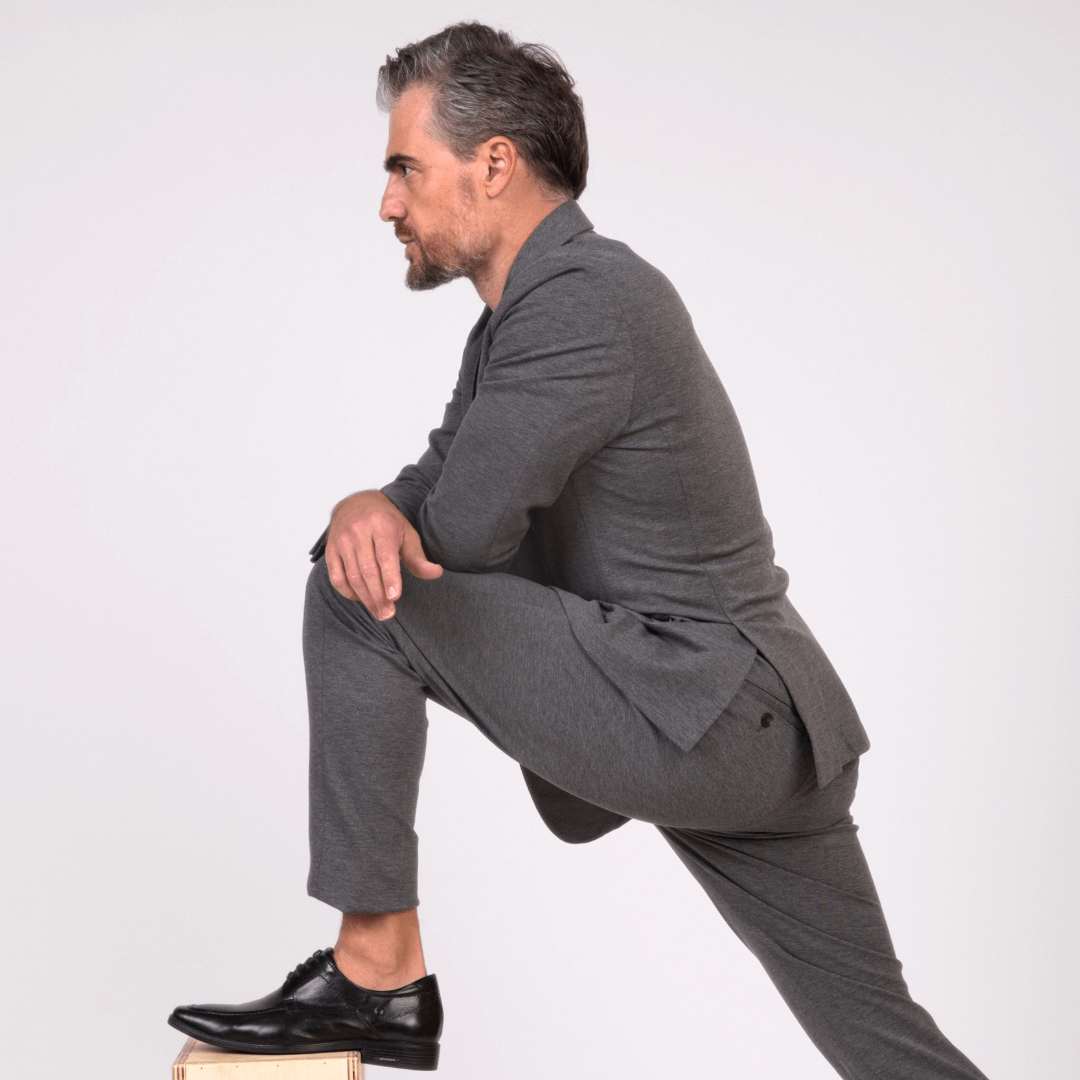 Homem vestindo Camisa Tecnológica Polo Ultra Masculina Branca da Consolatio