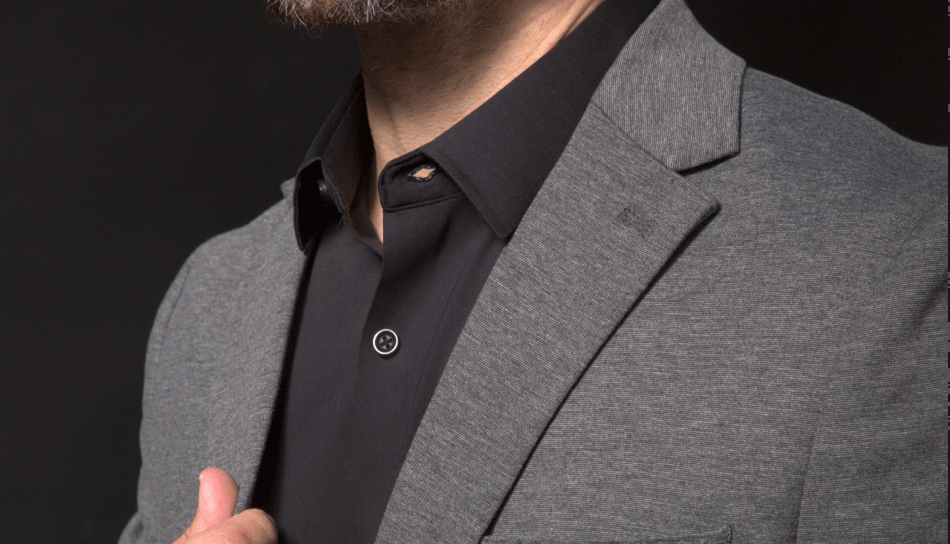 Homem vestindo Camisa Tecnológica Polo Ultra Masculina Azul Marinho da Consolatio