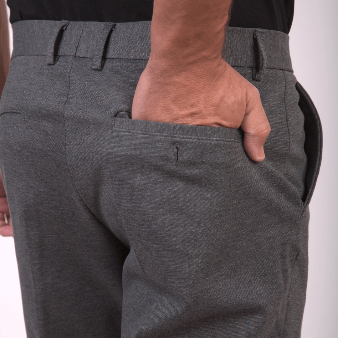 Homem vestindo Camisa Tecnológica Polo Ultra Masculina Azul Marinho da Consolatio