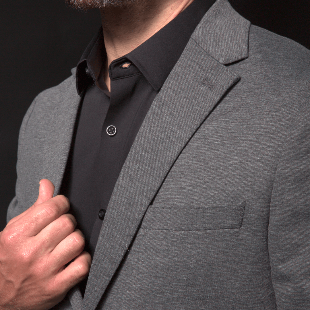 Homem vestindo Camisa Tecnológica Polo Ultra Masculina Azul Marinho da Consolatio