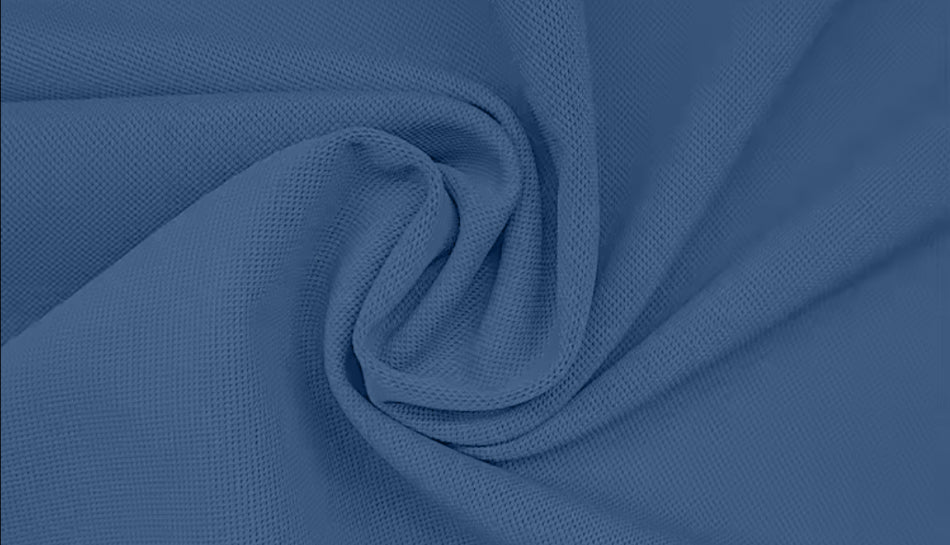 Homem vestindo Camisa Tecnológica Polo Ultra Masculina Azul Marinho da Consolatio