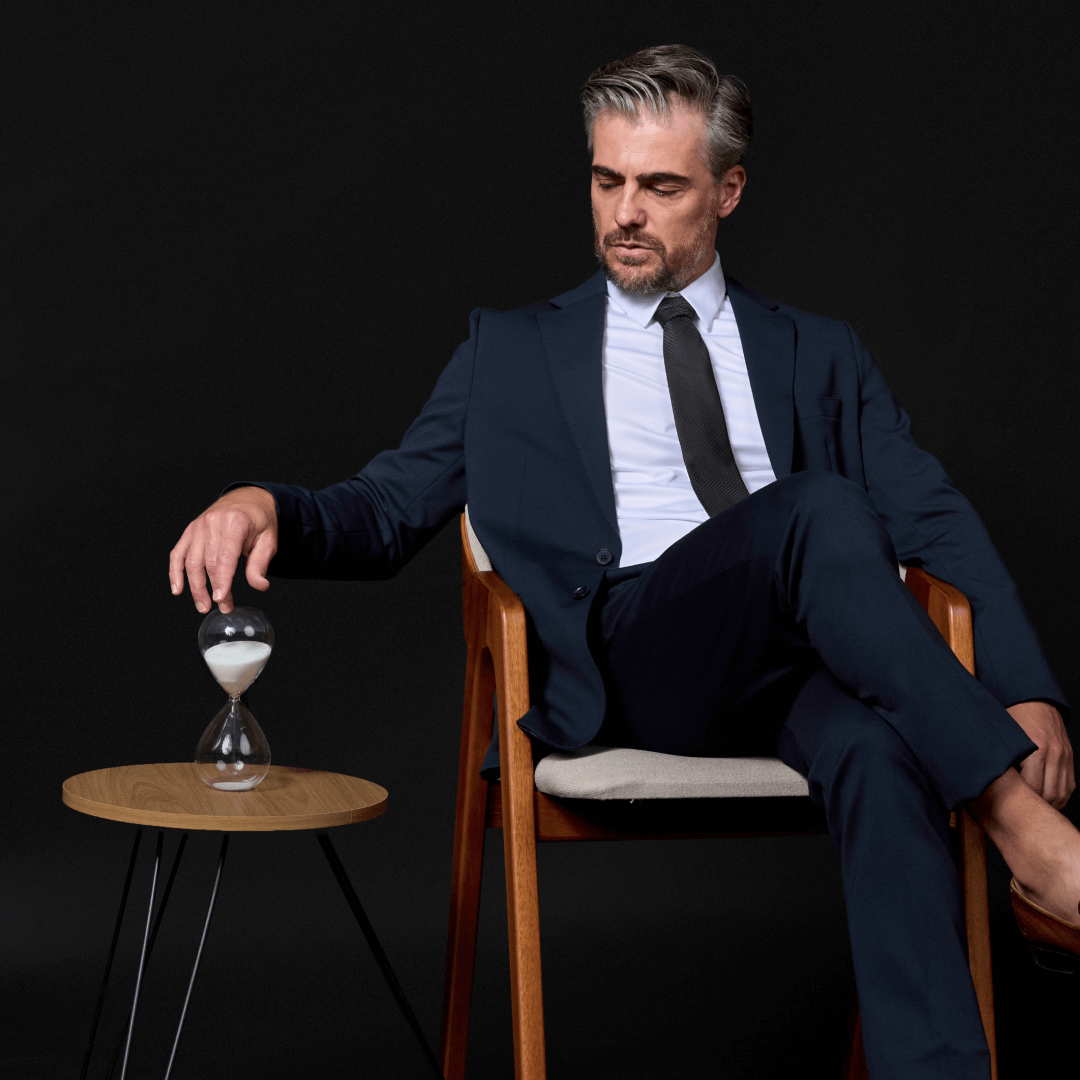 Homem vestindo Camisa Tecnológica Polo Ultra Masculina Grafite da Consolatio